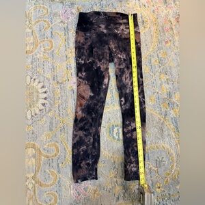 Lululemon Athletica Black and Dusty Pink tie-dyed Leggings